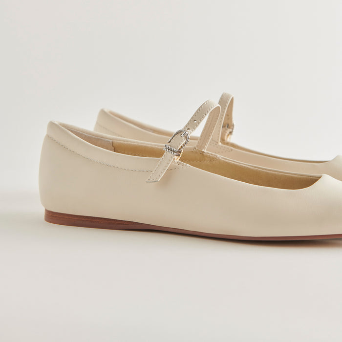 DOLCEVITA-FLATS_REYES_IVORYLEATHER_4_c3fff0c4-c849-49b6-89d2-618fcc5eab88-1.jpg